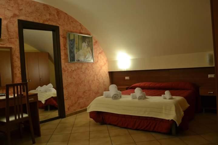 Donjon Suite Centro Storico Кастельбуоно Номер фото